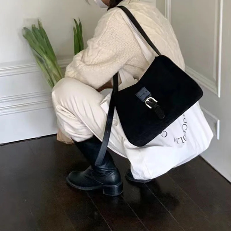 2024 Retro Full Match Underwear Shoulder Bag Womens Large Capacity Cross Body Bag Leisure Velvet Messenger Bag 241008