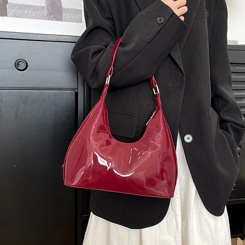 Fashionable lightweight luxurious glossy single shoulder handheld lingerie womens bag 241008