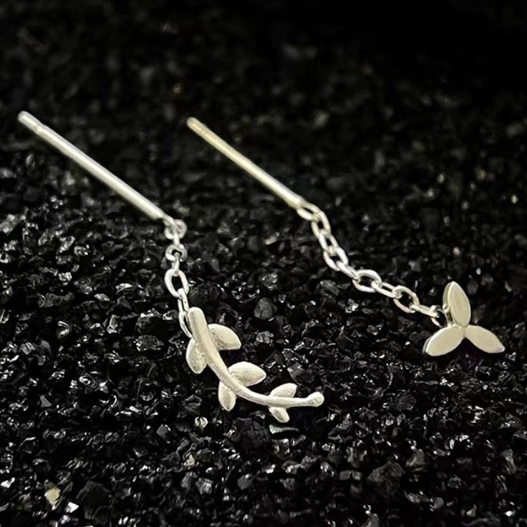Three Leaf Lucky Grass Ear Thread, Women's Earnail Earrings, Internet Celebrity, Unique Design, Simplicity