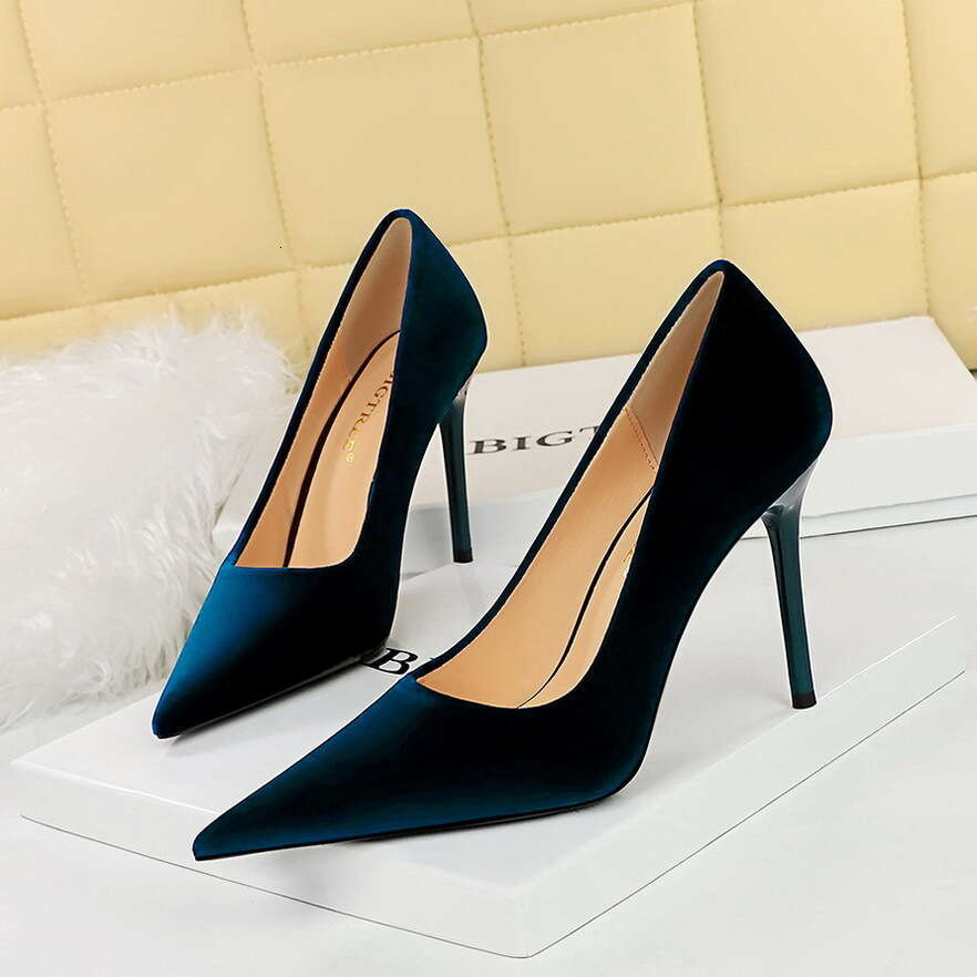 3739-5 Fashionable And Simple Thickened Suede Banquet Women's Thin High Heels Shallow Mouth Pointed Single Shoes