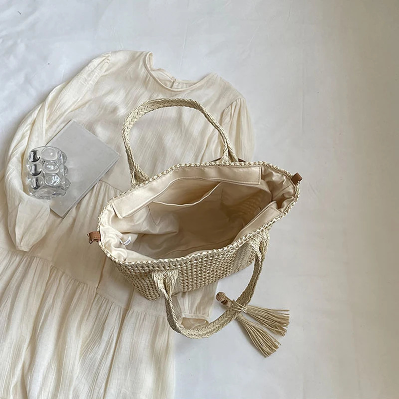 Grass beach bag summer womens handbag with tassel shoulder cross body bag suitable for womens wallets and handbags 241008