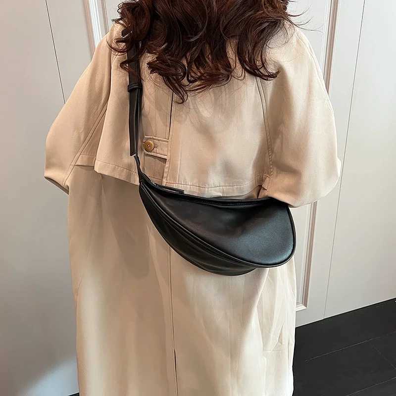 Sewing thread shoulder bag zipper womens bag 2024 hot selling PU high-capacity handbag solid saddle splicing Bolsas De Ombro Z241009