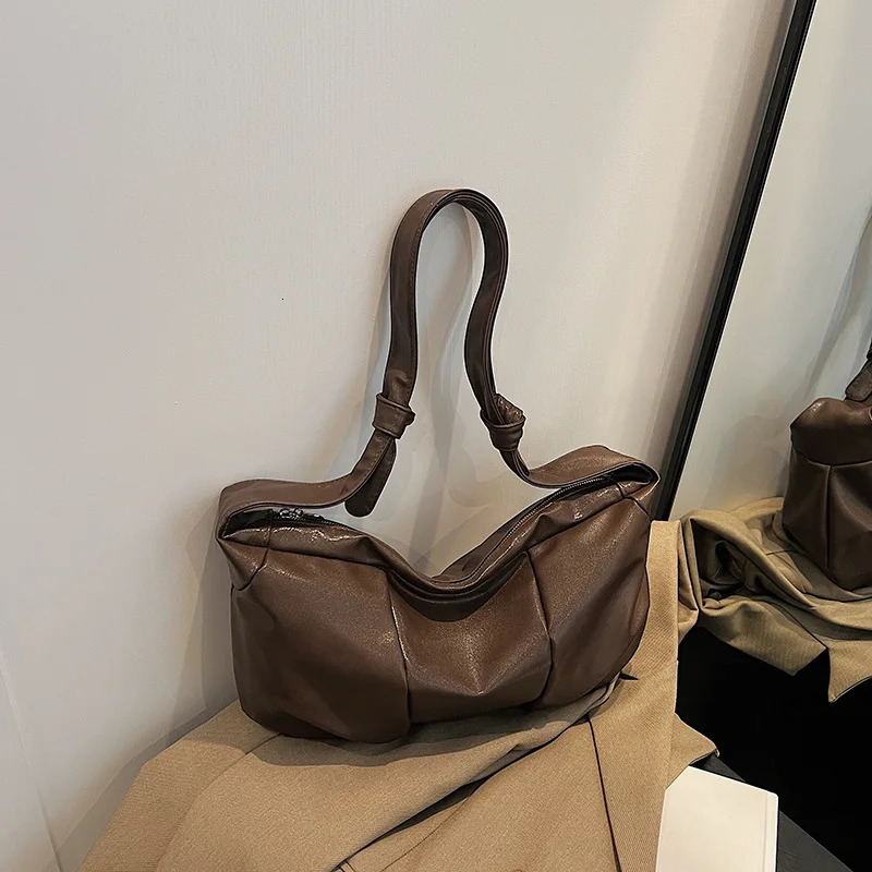 Large capacity messenger bag womens autumn item retro simple shoulder simple texture garbage bag 241008