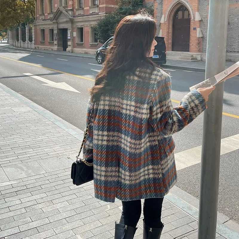 Mid Length Thick Vintage Plaid Woolen Coat Fall Winter New Women Korean Loose Parkas Overcoat V Neck Warm Single Button JaquetaX241009