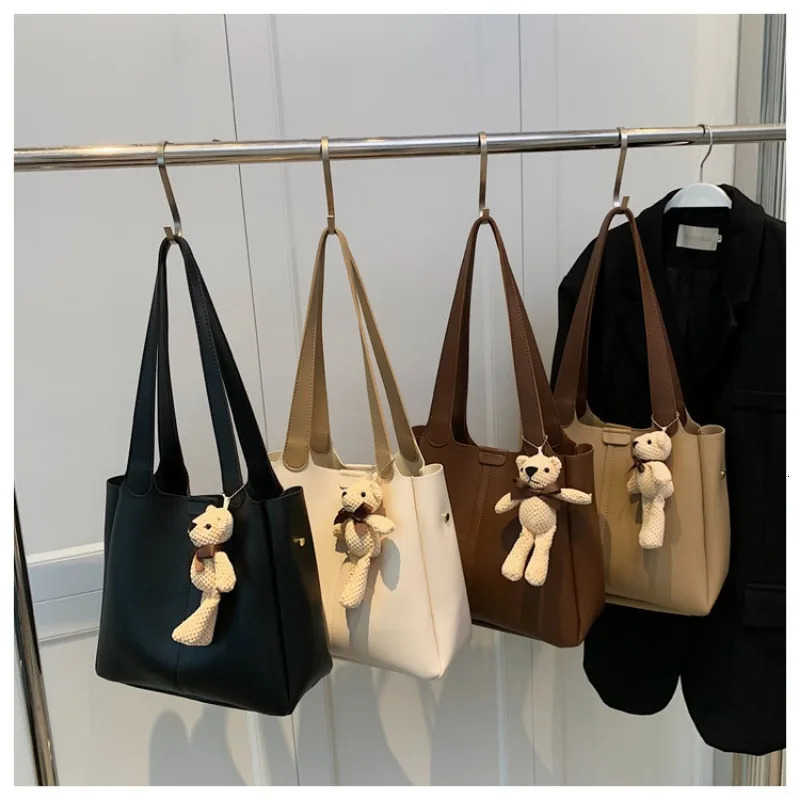 This years early autumn large capacity handbag womens retro shoulder bag high-end fashion bag 241008