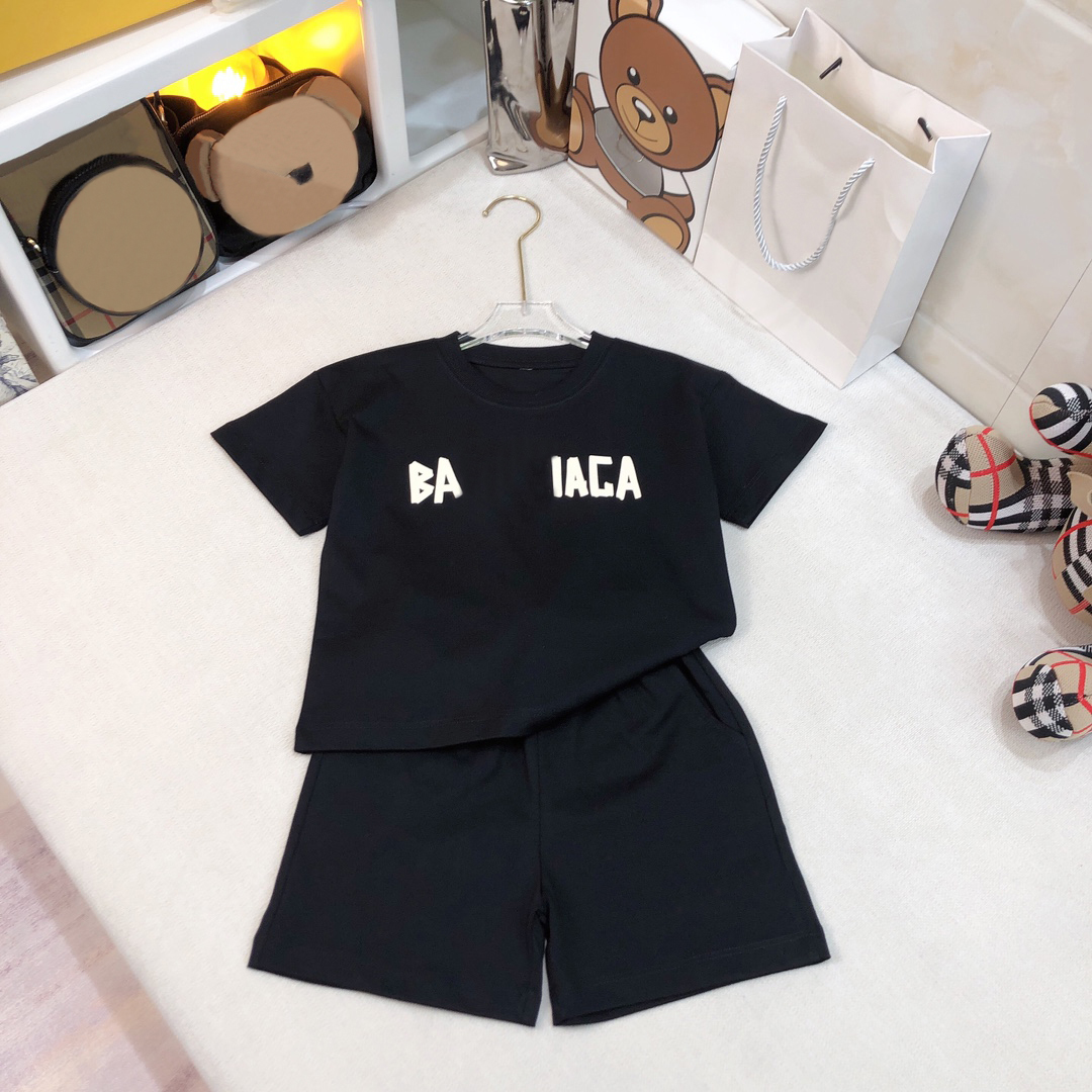 New Kids Tracksuit Luxury Designer Tshirts And Shorts Suit For Boys Girls Street Clothes Baby Summer Two Piece Set Toddler Summer Thsirt