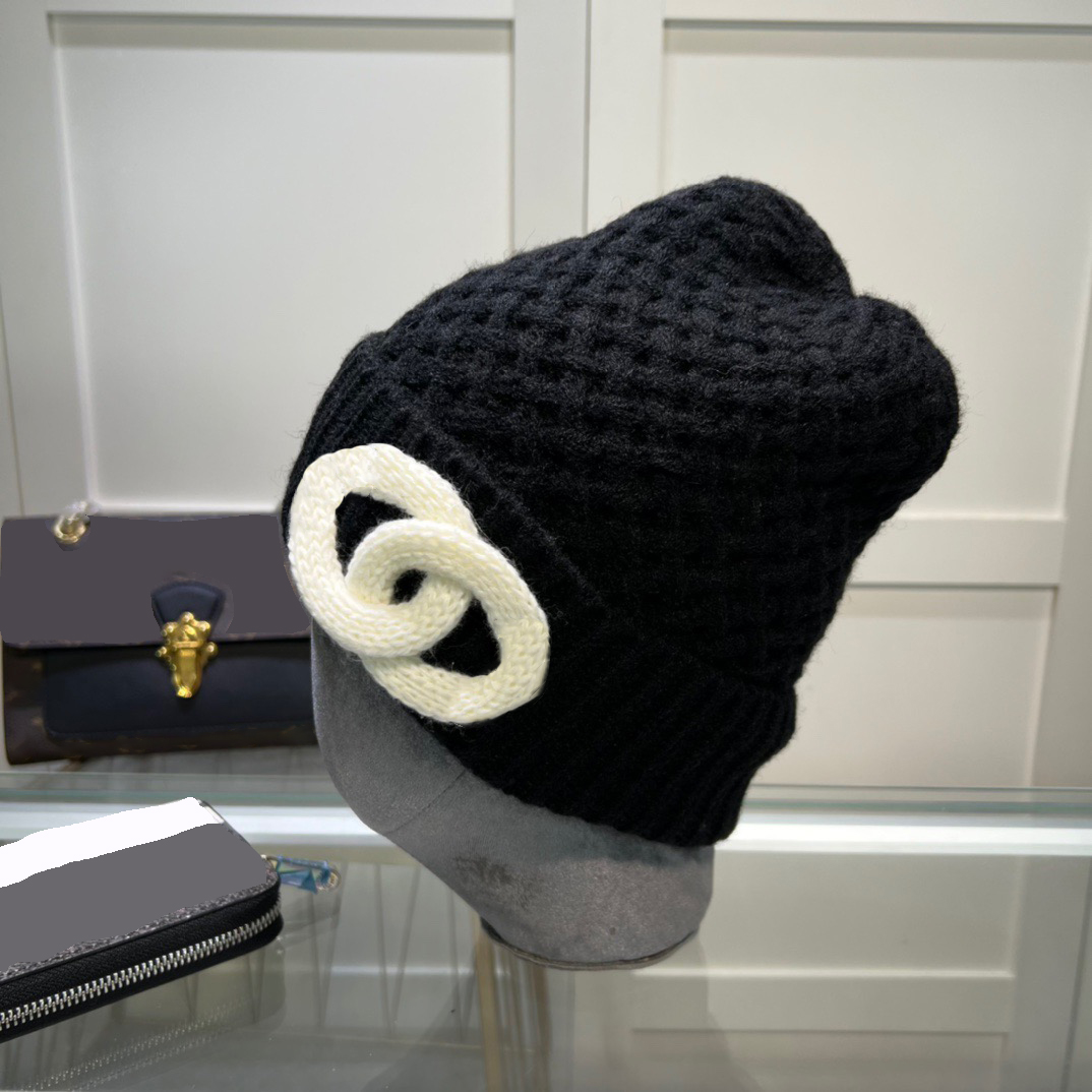 Designer hat for Woman beanie luxury brand fashion knitted hat high quality black autumn and winter cold hat with gift canvas bag