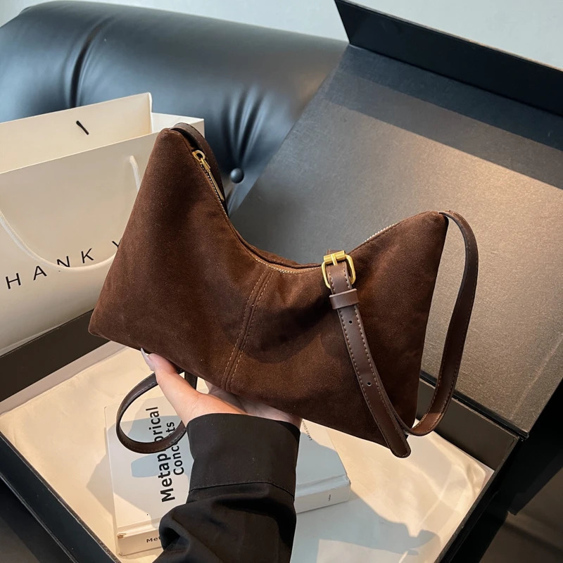 Velvet large capacity solid cross shaped bag 2024 high-quality womens sewing thread casual womens shoulder bag 241008