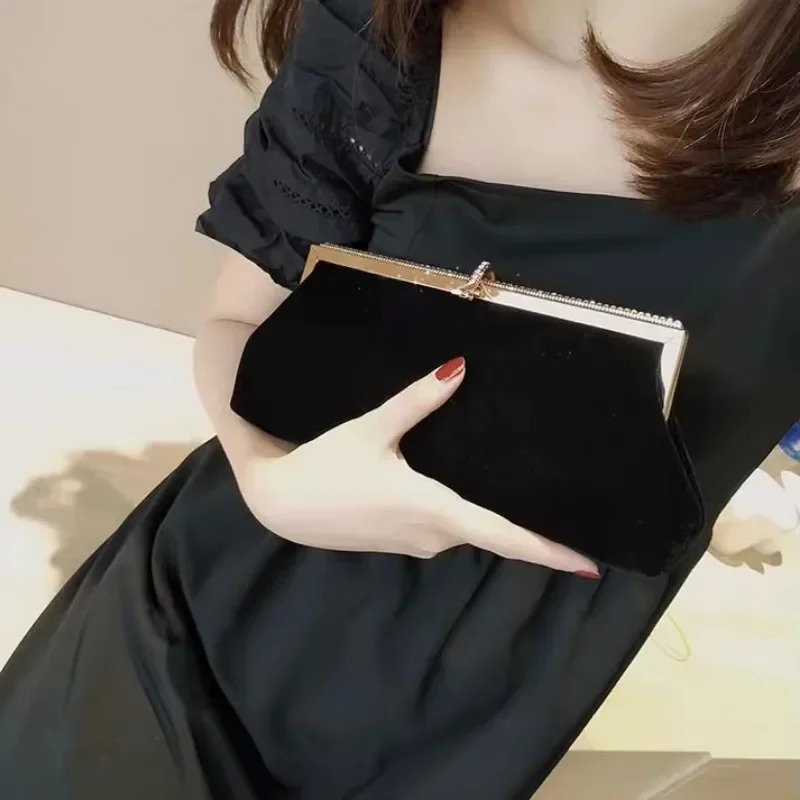 Womens retro black velvet evening clutch bag with sparkling rhinestone buckle banquet party womens handbag with chain wallet 241008