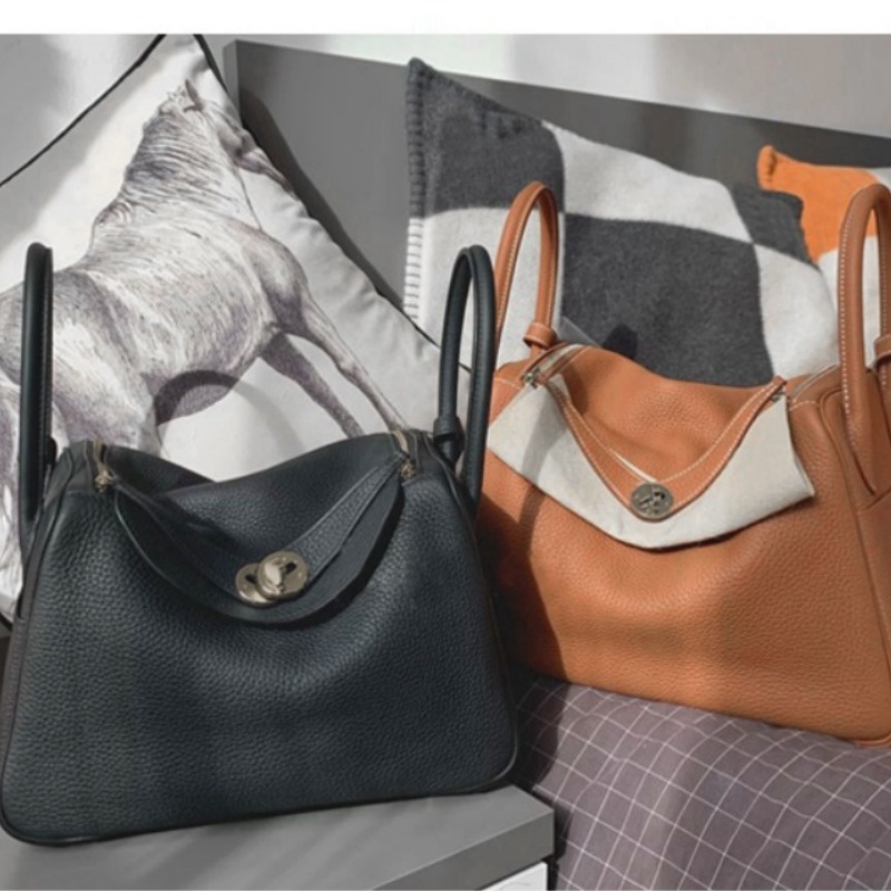 Shoulder Bags Premium Cowhide Doctor Bag Lychee Pattern Bag - Versatile Carrying Options Single Shoulder Hand Carry Iconic Pillbox Style Pillow Shape Womens Bag