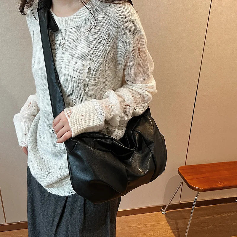 Large capacity messenger bag womens autumn item retro simple shoulder simple texture garbage bag 241008