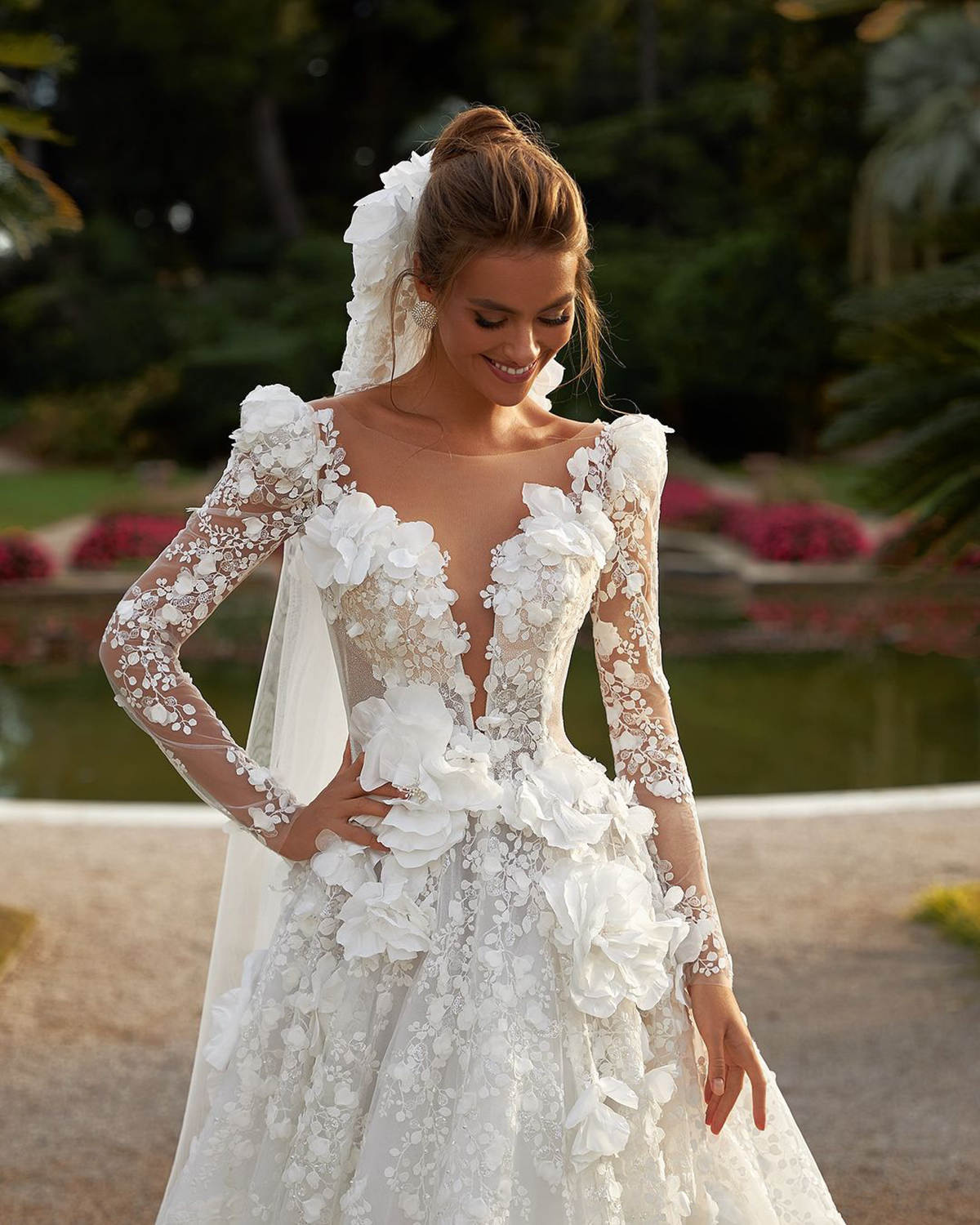 Fancy Appliques Wedding Dresses 3D Flowers Bride Gown A-Line Lace Long Sleeves Bridal Dress Illusion Custom Made Vestidos De Novia