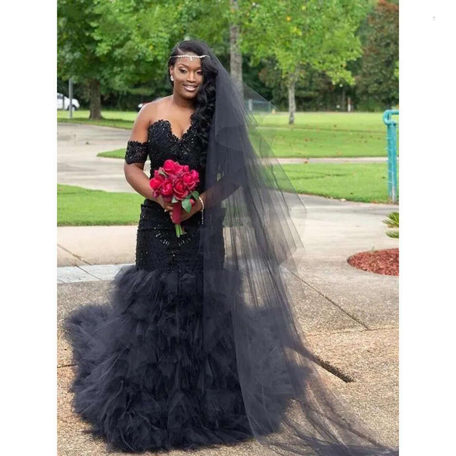 Gothic One Blck Pcs Mermid Wedding Dress 2022 Sexy Off The Shoulder Lce Appliques Plus Size Africn Vintge Bridl Gowns Ruffles Chpel Trin Vestido De