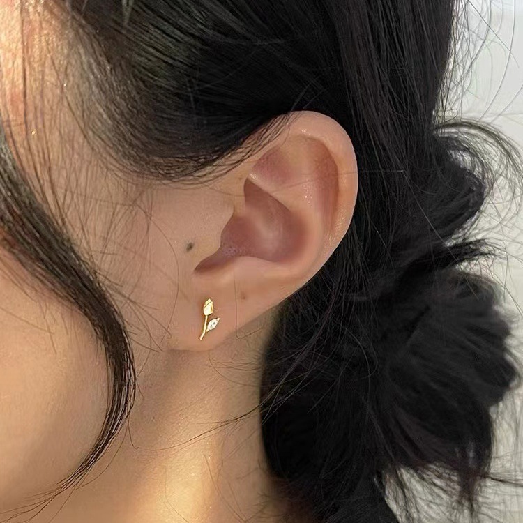Pure sier needle tulip small women's earrings, fresh niche temperament, trend 2024