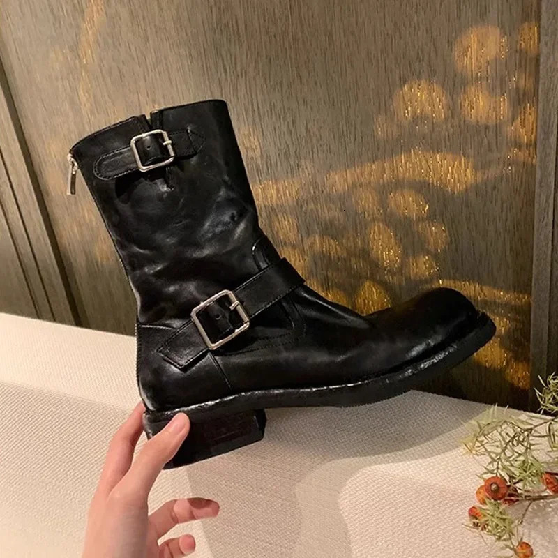 Autumn and Winter Fashion Button n Womens Round Head Boots Small Thick Heels Height Increase Short Leg Womens Boots 241007