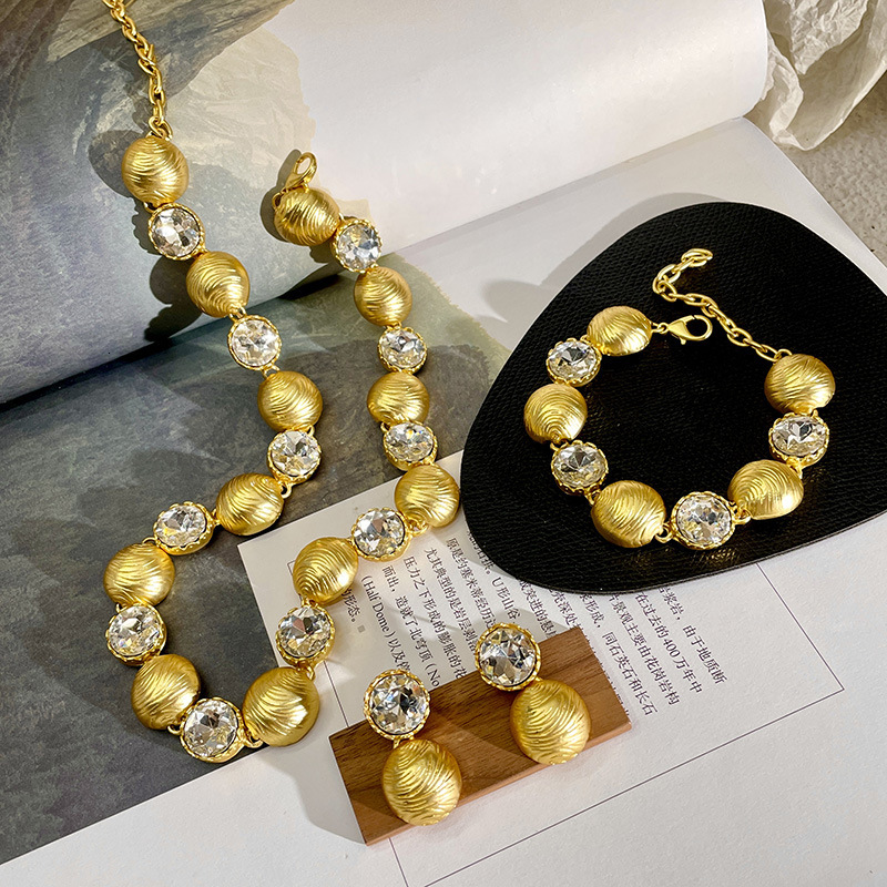 Necklace for Women, Light , Personalized and Magnificent, Gold Neckchain, Exaggerated Middle Age Collar Chain