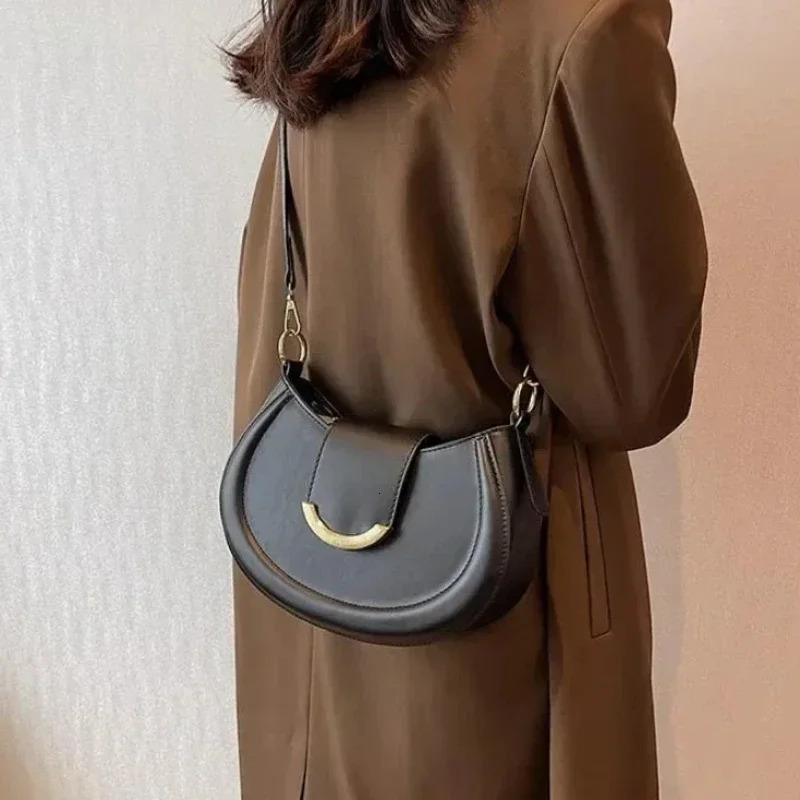 Armpit shoulder womens side pocket trend leather small armpit cross body handbag and wallet womens bag 241008