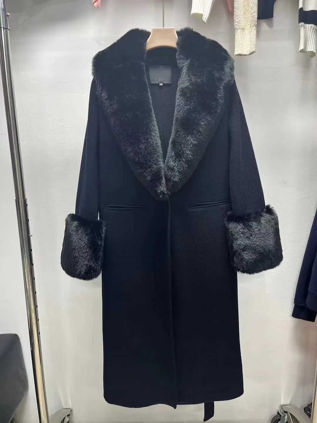 Large fur collar Wool blended woolen coat for ladies ETJ 2023 Fashion faux fur cuffs decorated long handmade belt coat for womenX241009