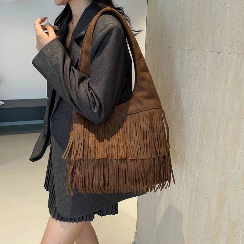 Large suede fabric tassel womens shoulder bag 2024 womens trend fashion underwear bag winter womens sweet handbag and wallet 241008