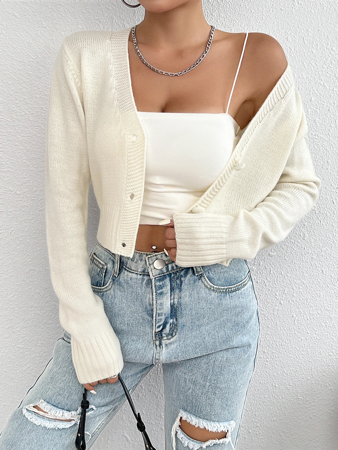 2024 Autumn and Winter Vneck Solid Color Elegant Casual Long Sleeve Front Button Knitted Cardigan Womens Sweater 241007