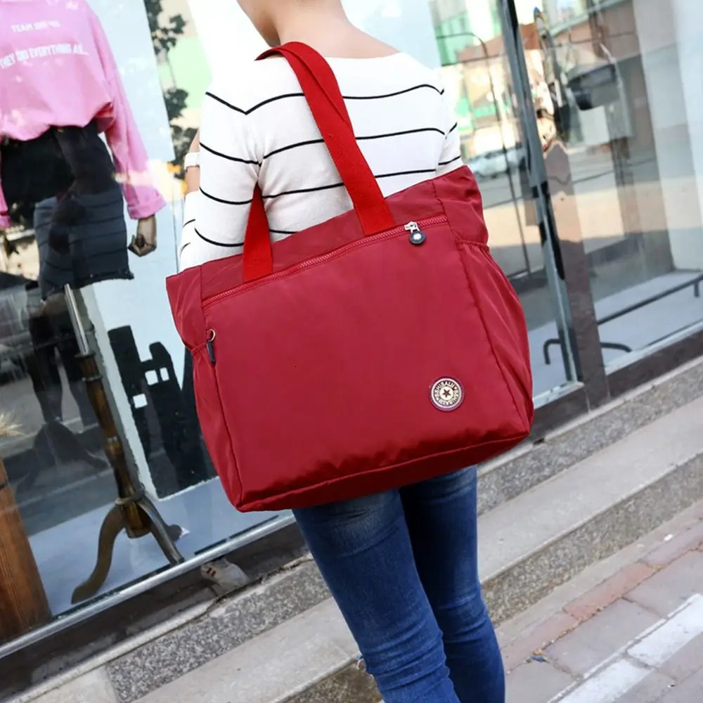 Womens nylon handbag fashionable handbag large capacity shopping bag solid color womens wallet shoulder bag 241008