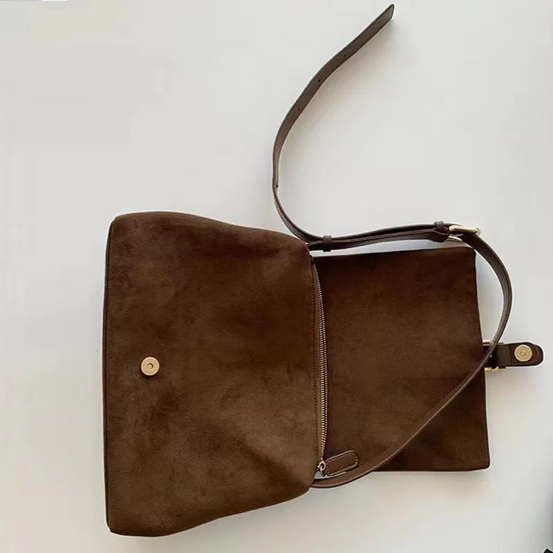 2024 Retro Full Match Underwear Shoulder Bag Womens Large Capacity Cross Body Bag Leisure Velvet Messenger Bag 241008