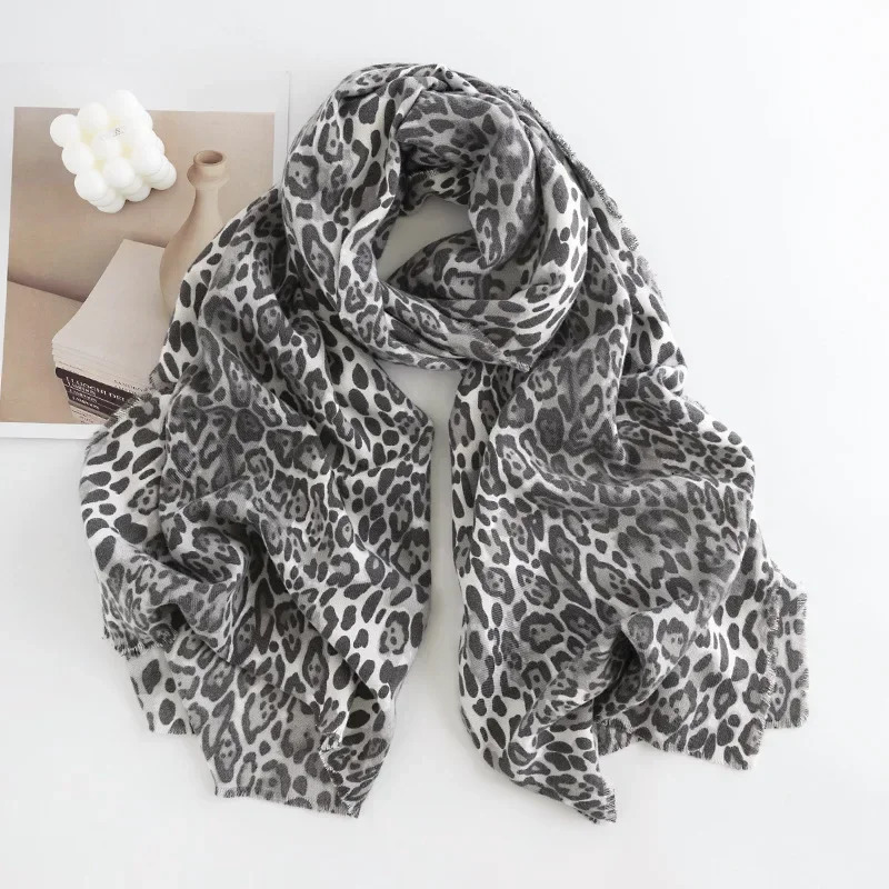 Leopard Soft and Warm Womens Scarf Vintage Printed Cashmere Tassel Shawl Girls Clothing Accessories Gift 241009
