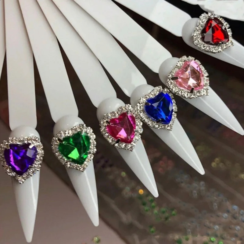 5/10 Christmas Red Love Nail Art Rhinestone 12.5 * 13.5mm Flat Red Diamond Nail Charm 3D Alloy Metal Heart Rhinestone 241008