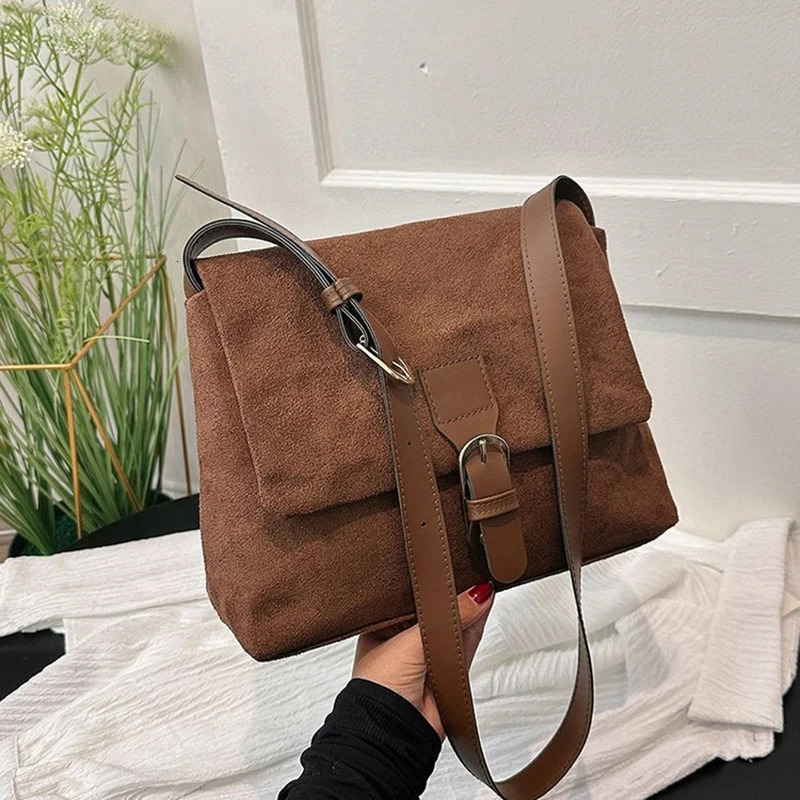 Velvet messenger bag womens fashion high capacity commuting bag simple version solid color suede shoulder cross body bag 241008