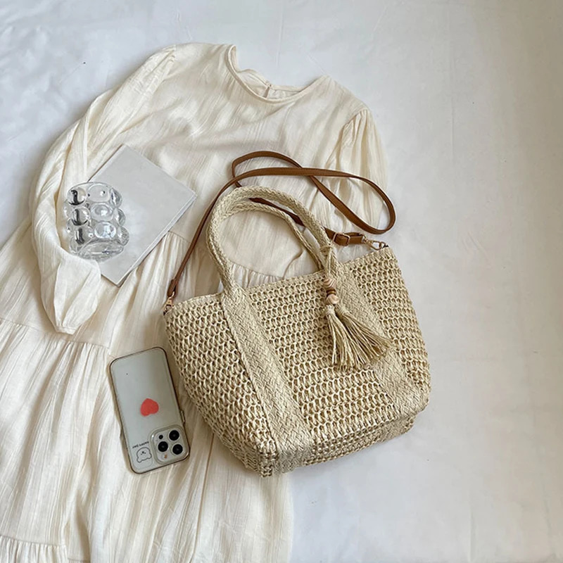 Grass beach bag summer womens handbag with tassel shoulder cross body bag suitable for womens wallets and handbags 241008
