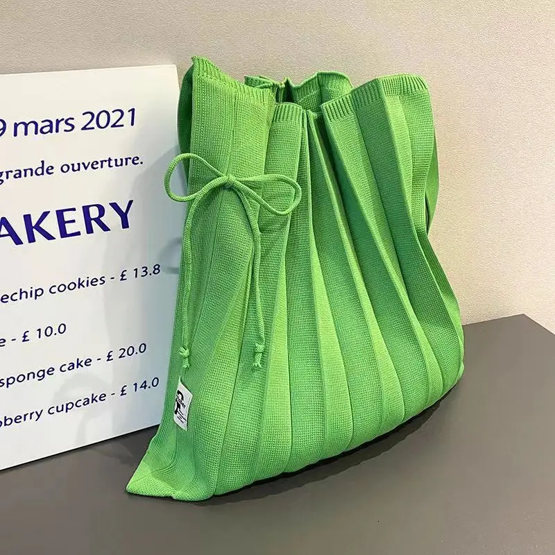 Korean niche pleated shoulder bag shopping bag spring/summer folding knitted large portable womens organ bag 241008