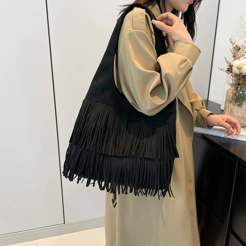 Large suede fabric tassel womens shoulder bag 2024 womens trend fashion underwear bag winter womens sweet handbag and wallet 241008