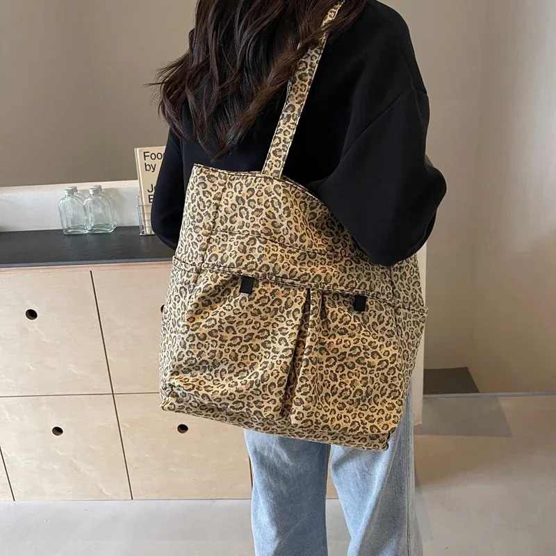 High Capacity Leopard Fashion Nylon Shoulder Bag Multi Pocket Casual Handbag Womens Bolsas Womens Selling Bag 241008