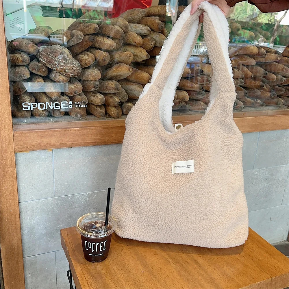 Womens plush reversible shoulder bag womens warm fabric handbag winter book handbag cute lamb like clothes wallet 241008