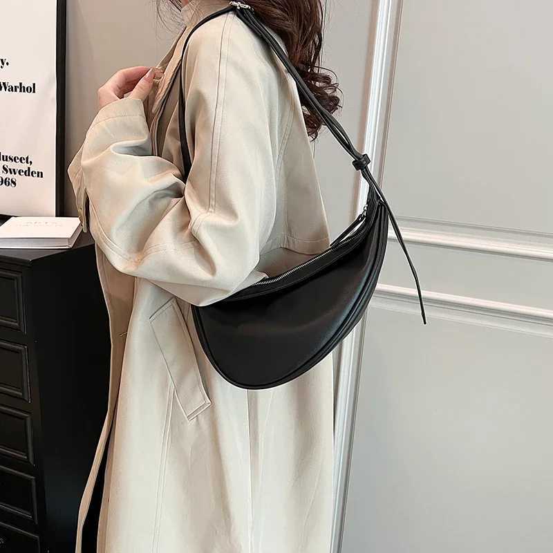 Sewing thread shoulder bag zipper womens bag 2024 hot selling PU high-capacity handbag solid saddle splicing Bolsas De Ombro Z241009