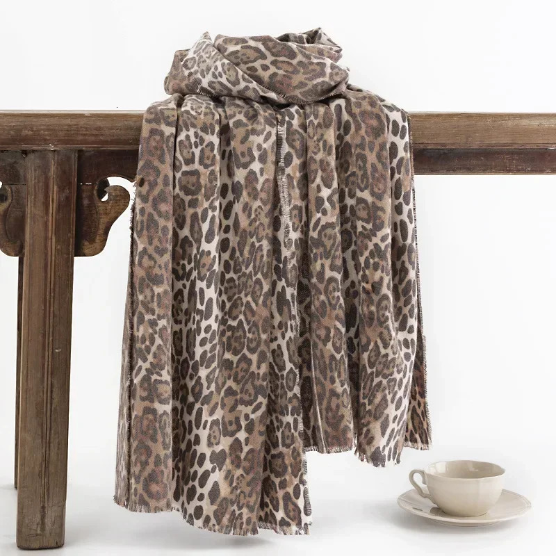 Leopard Soft and Warm Womens Scarf Vintage Printed Cashmere Tassel Shawl Girls Clothing Accessories Gift 241009