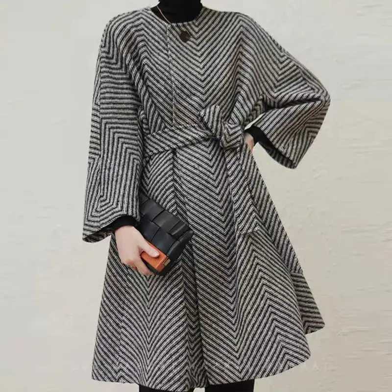 Women Black and White Zigzag Woolen Coat With Sashes Korean Trendy Loose Fitting Elegant A-Line Outerwear Female Spring StylishX241009