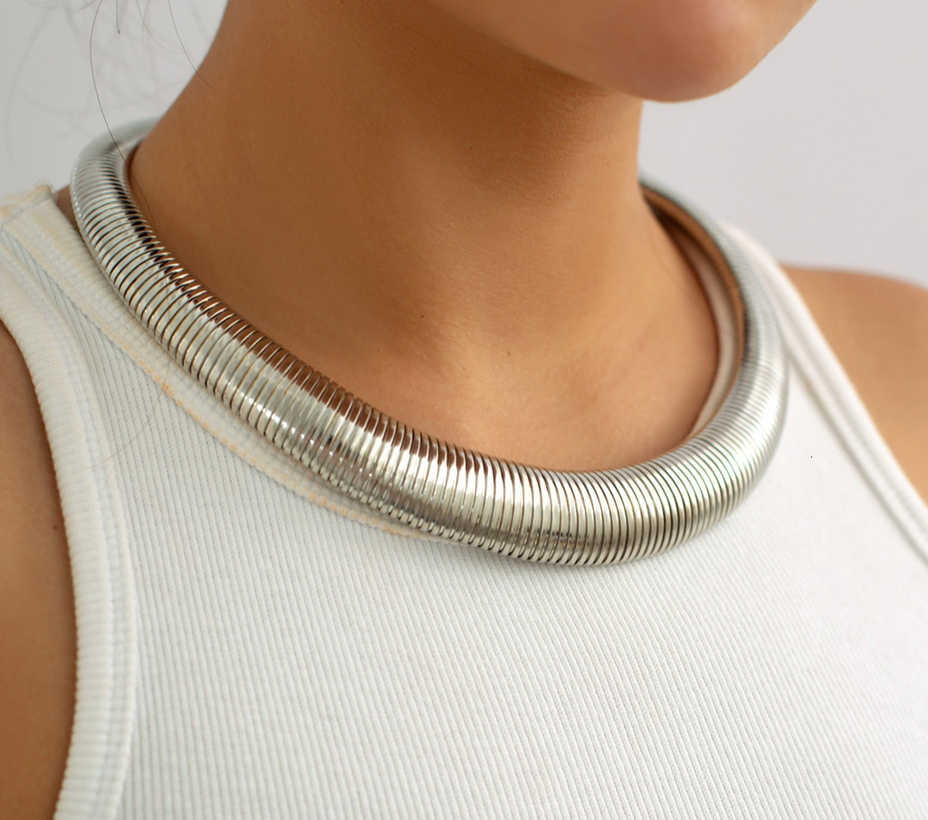 Jewelry simple and fashionable multi-layer collar women's necklace chocolate hip-hop exaggerated snake bone chain