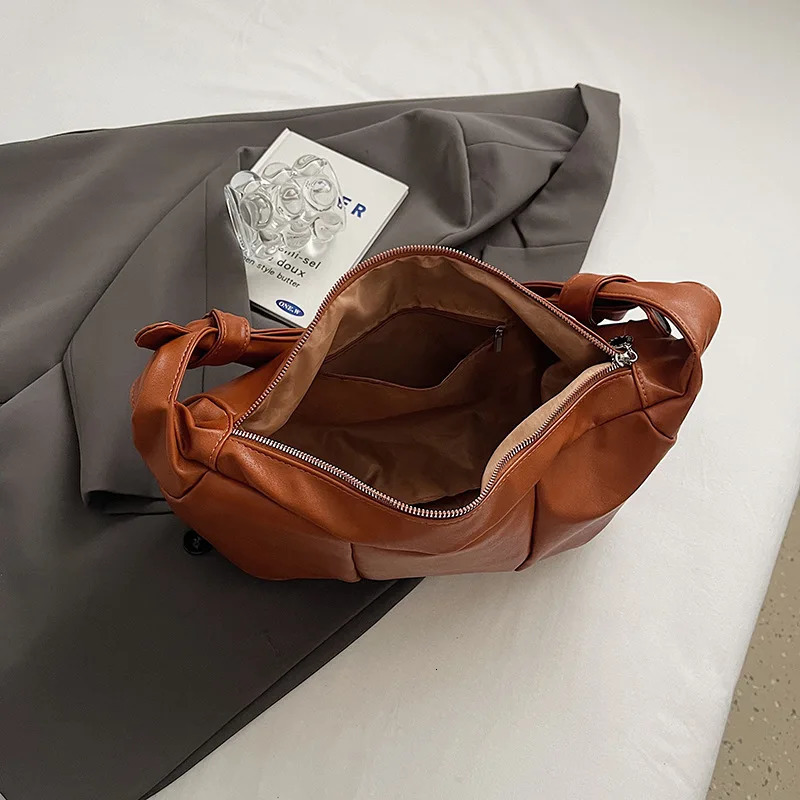 Large capacity messenger bag womens autumn item retro simple shoulder simple texture garbage bag 241008