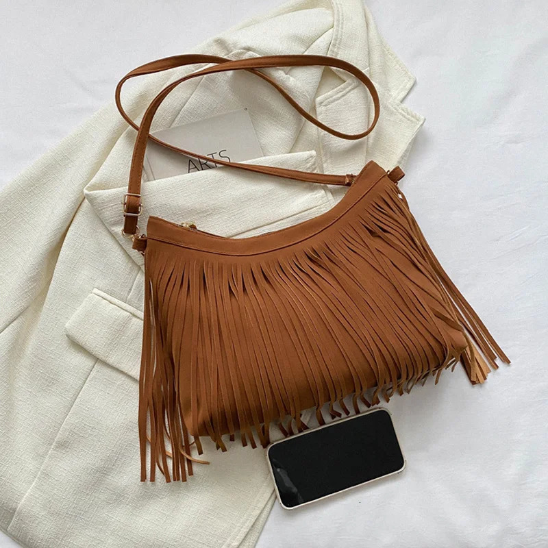 Vintage Tassel Womens Cross Bag Large Capacity Casual Edge Shoulder Bag Outdoor Travel Womens Handbag 241008