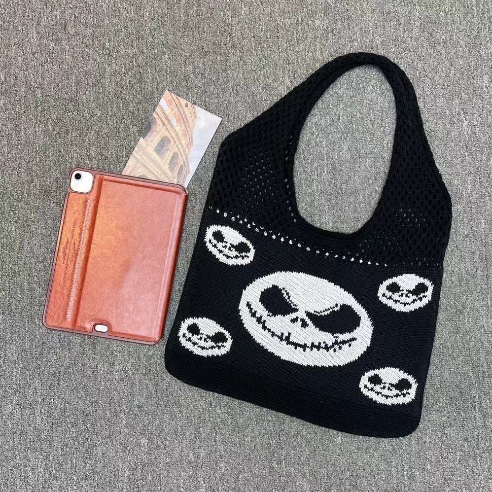Free Shipping 2025 Halloween Funny Skull Tote Bag Trendy New Knitted Cartoon Weaving Carving #22 Designer Bag Luxury Bag Tote Bag