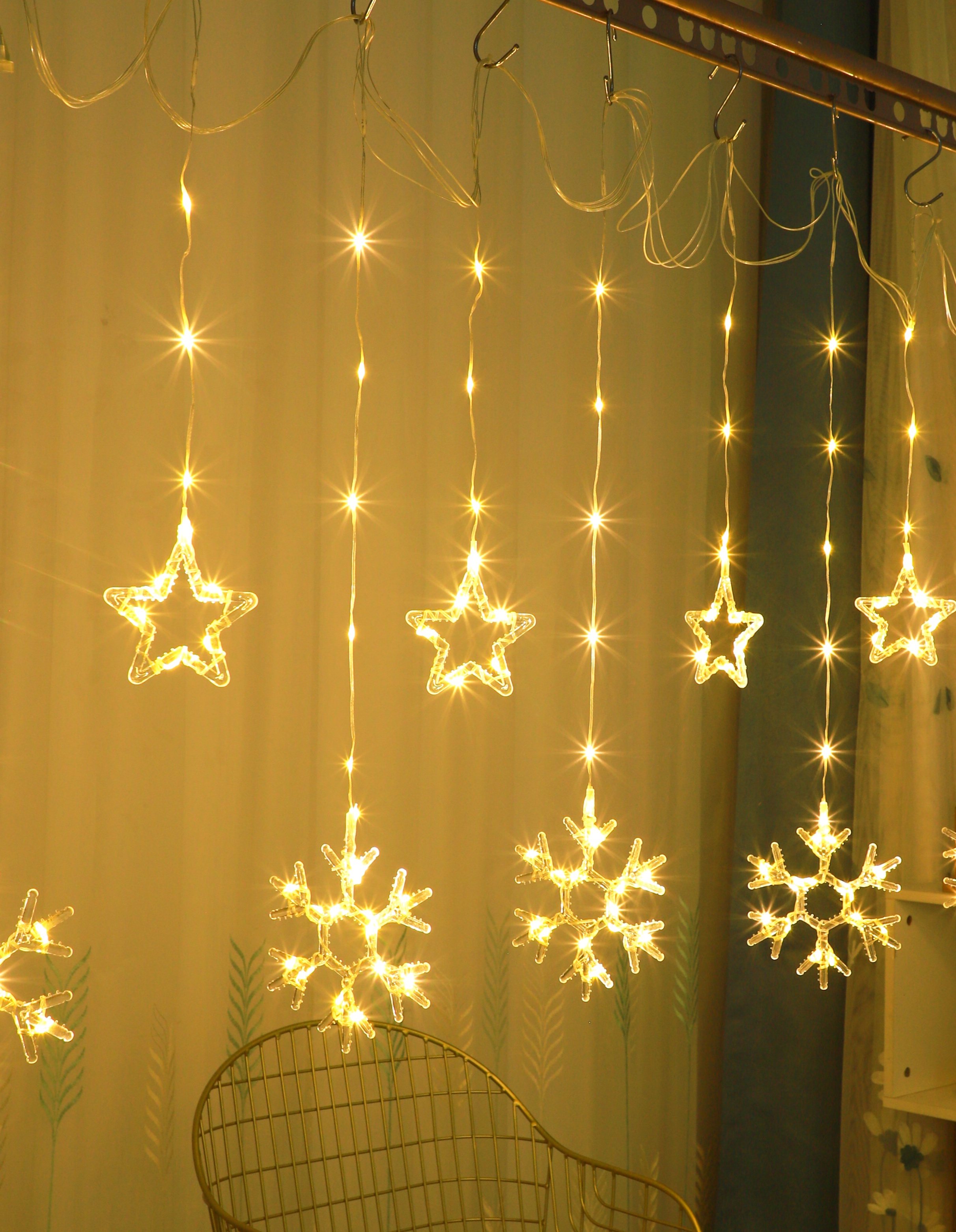 Tree Decorative LED Lights with Stars, Deer and Snowflakes Festive Outdoor Illumination