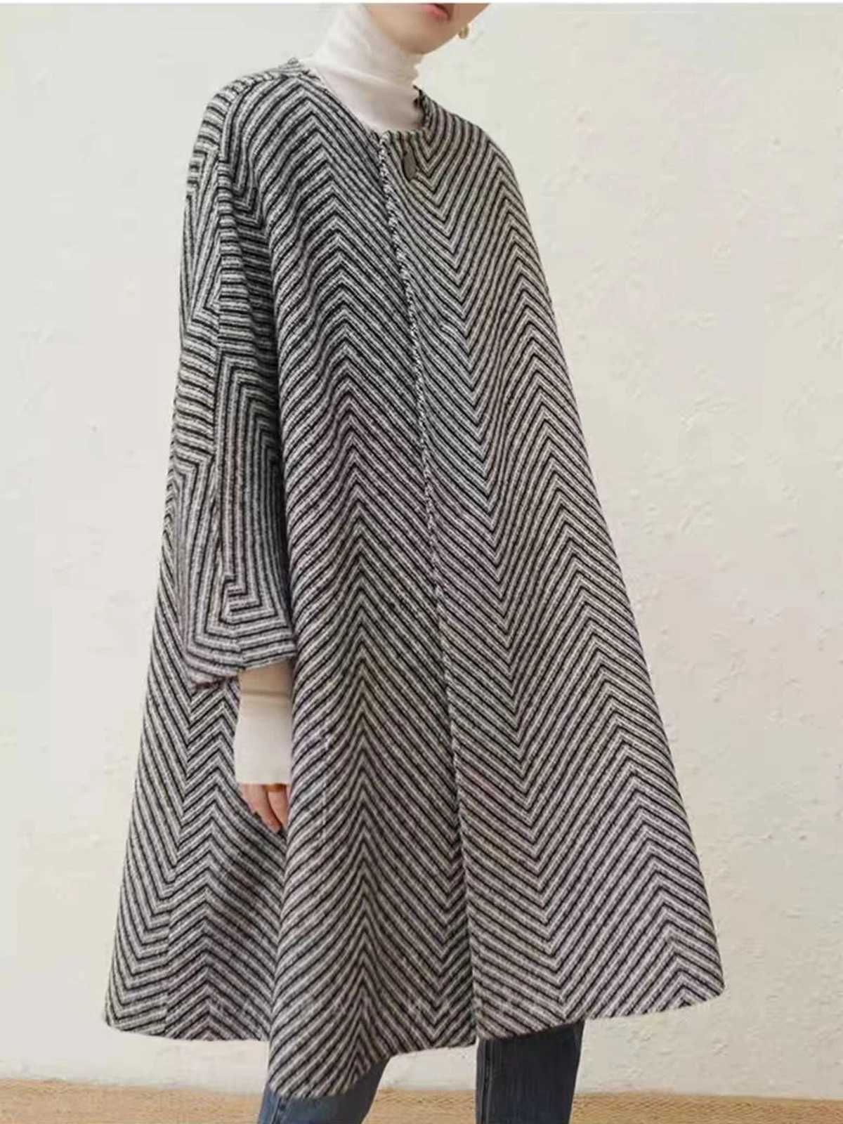 Women Black and White Zigzag Woolen Coat With Sashes Korean Trendy Loose Fitting Elegant A-Line Outerwear Female Spring StylishX241009