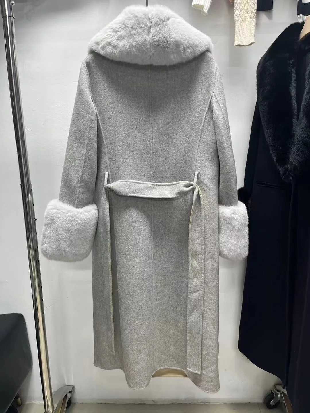 Large fur collar Wool blended woolen coat for ladies ETJ 2023 Fashion faux fur cuffs decorated long handmade belt coat for womenX241009