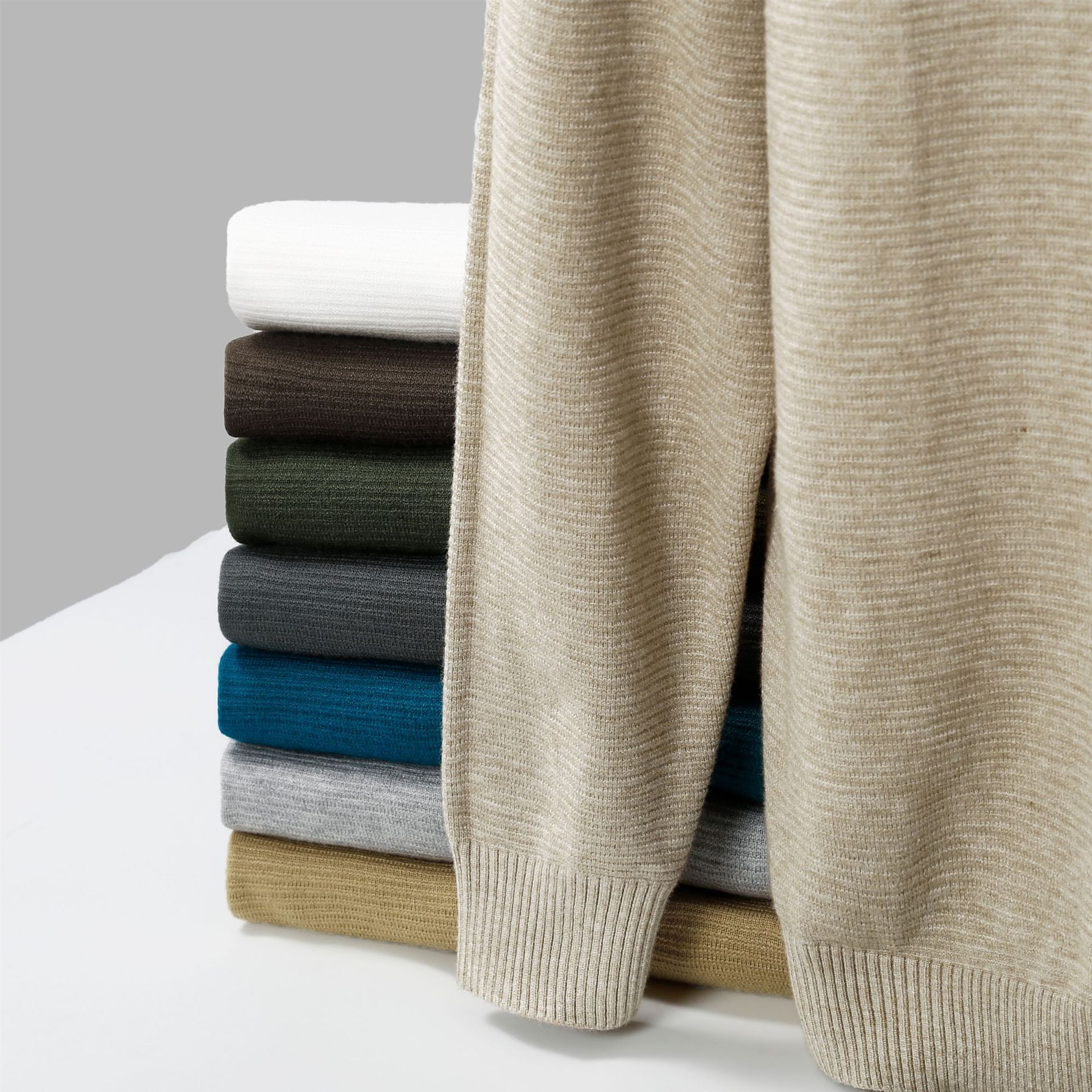 2024 new designer winter men's half height men's long sleeved autumn basic style solid color warm interior mid neck knitted bottom sweater