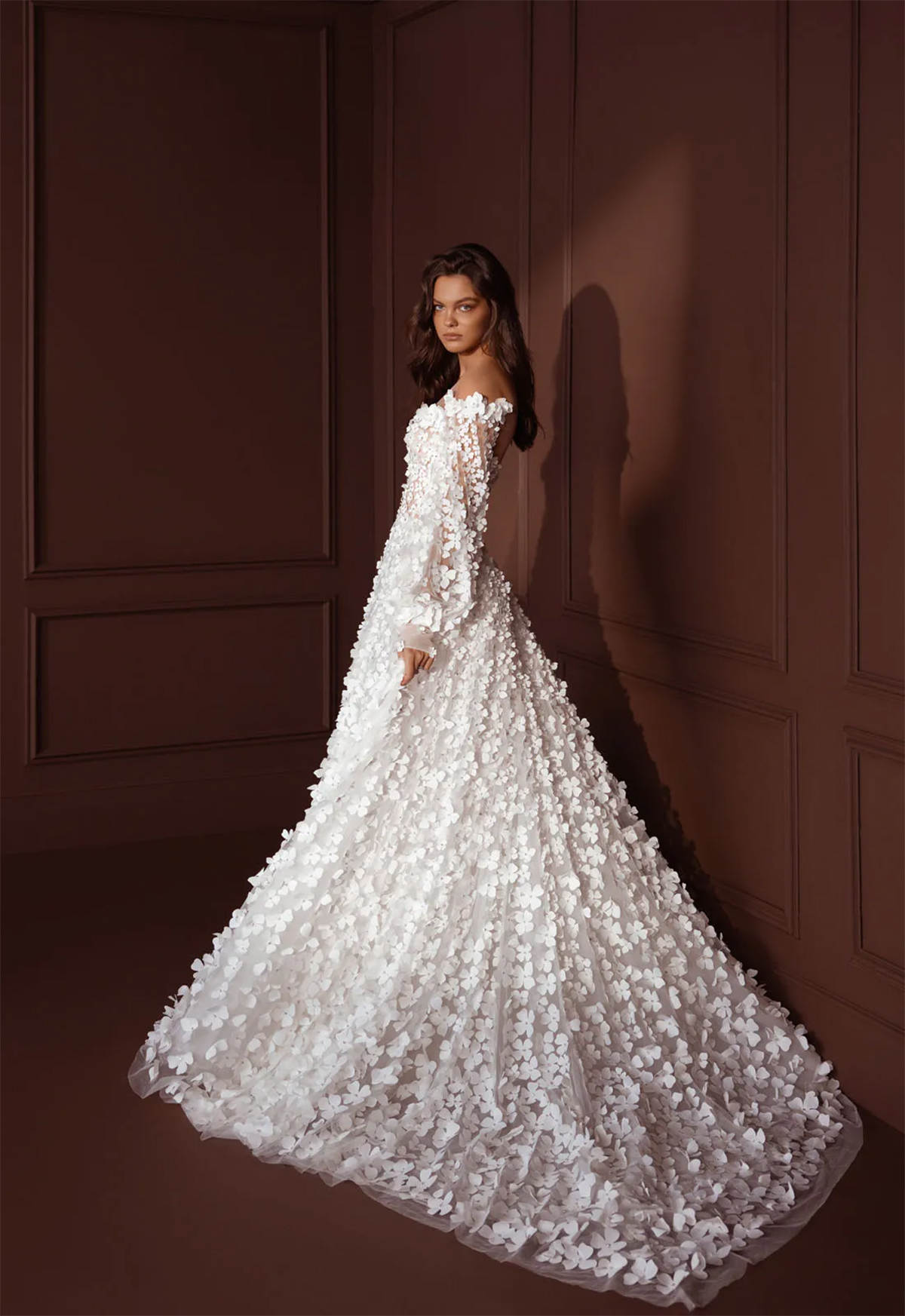 Romantic Flowers Beach Wedding Dresses Illusion Off Shoulder Long Sleeves Bridal Gowns Illusion Backless Bride Dress