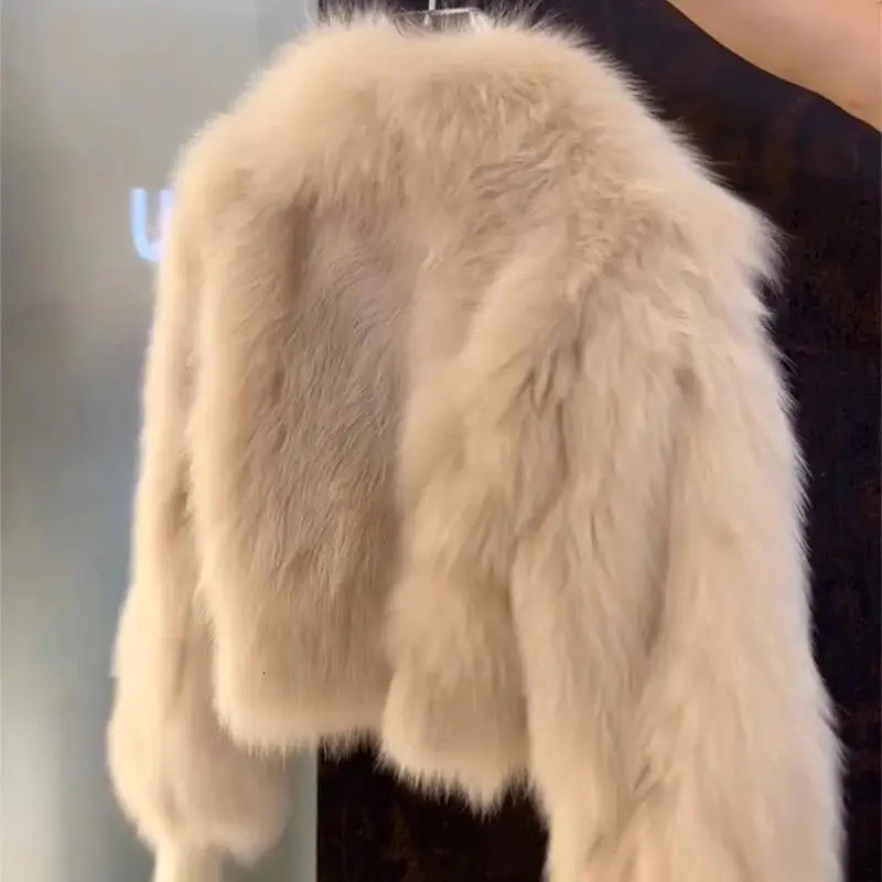 Korean version of autumn and winter womens fashion society short hair loose small jacket 241007