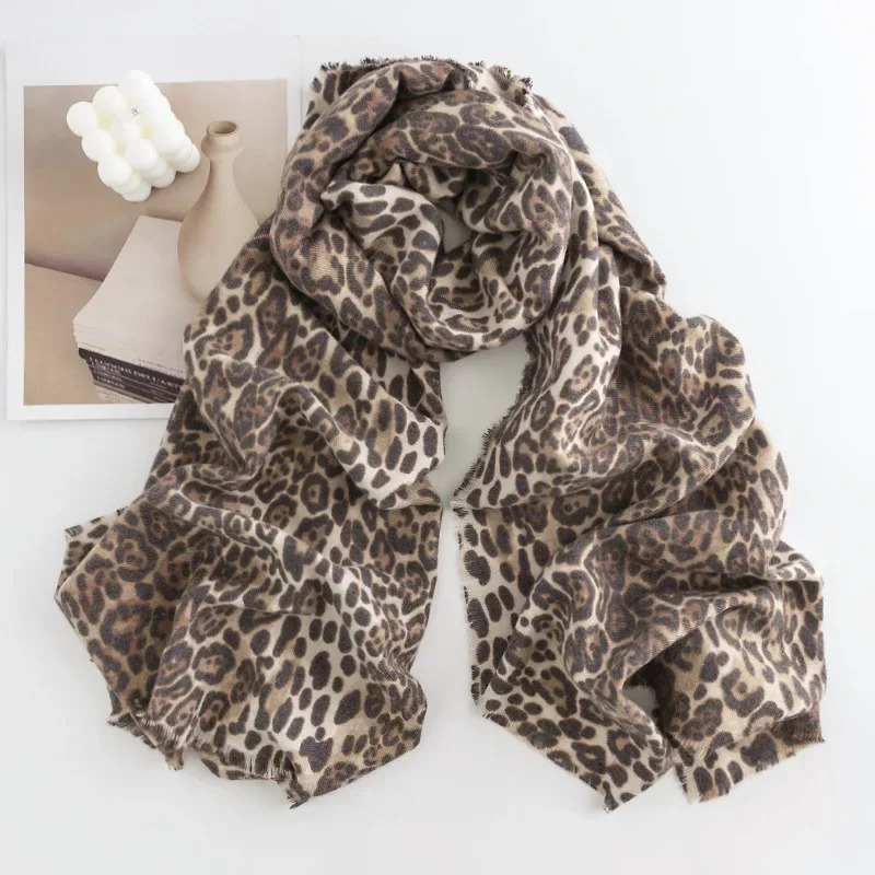Leopard Soft and Warm Womens Scarf Vintage Printed Cashmere Tassel Shawl Girls Clothing Accessories Gift 241009