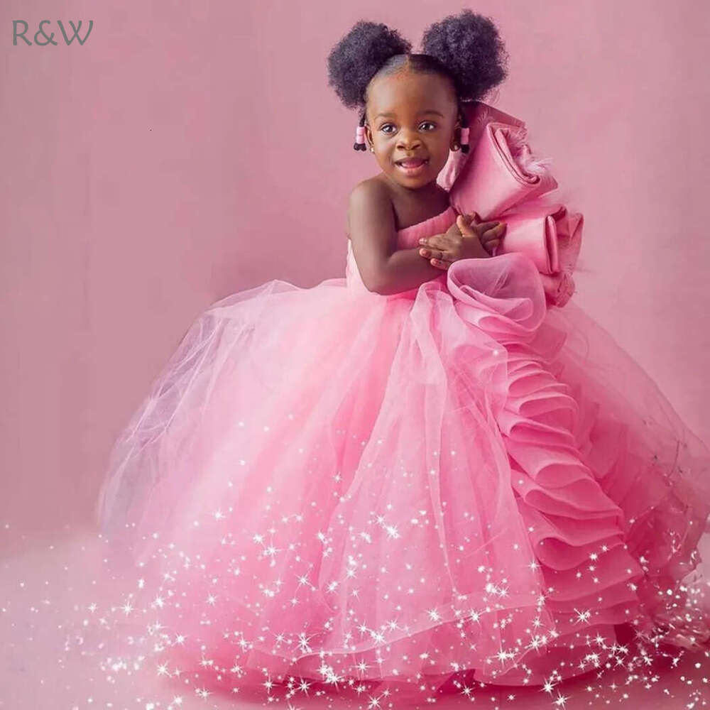 R&W African Pink wer Girl One Shoulder Organza wergirl Dresses Feather Decorated Tiered Tulle Girls Birthday Party Gowns for Black Kids F067