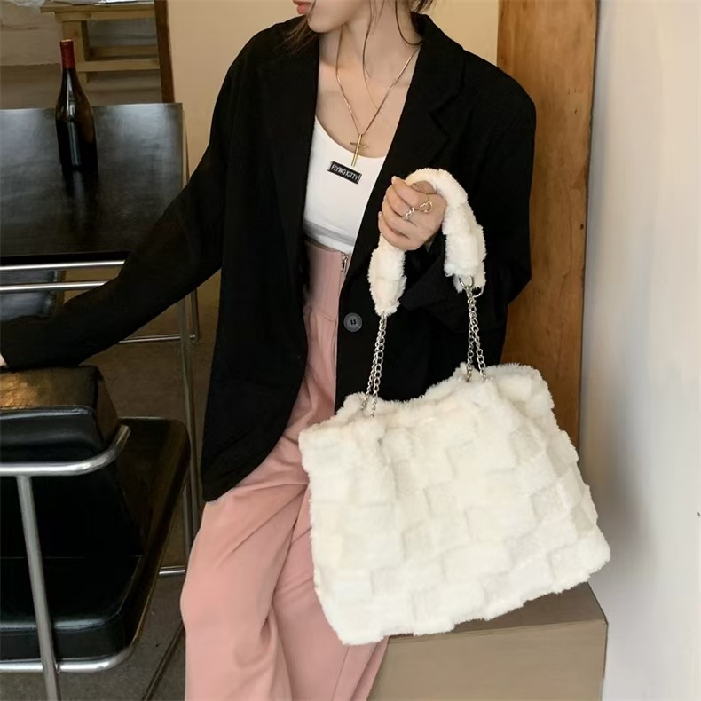 Small white plush bag women's shoulder bag casual Tote bag Student autumn and winter large capacity bag all-in-one underarm bag